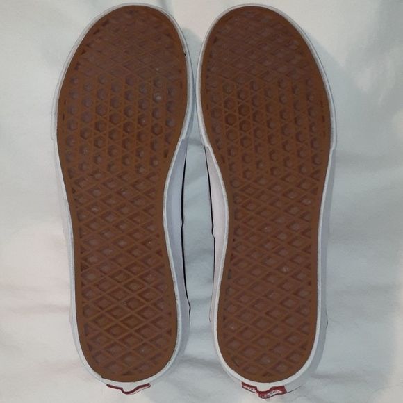 Vans Doheny White/Red OTW Repeat Shoe
Youth Sized - Picture 5 of 13